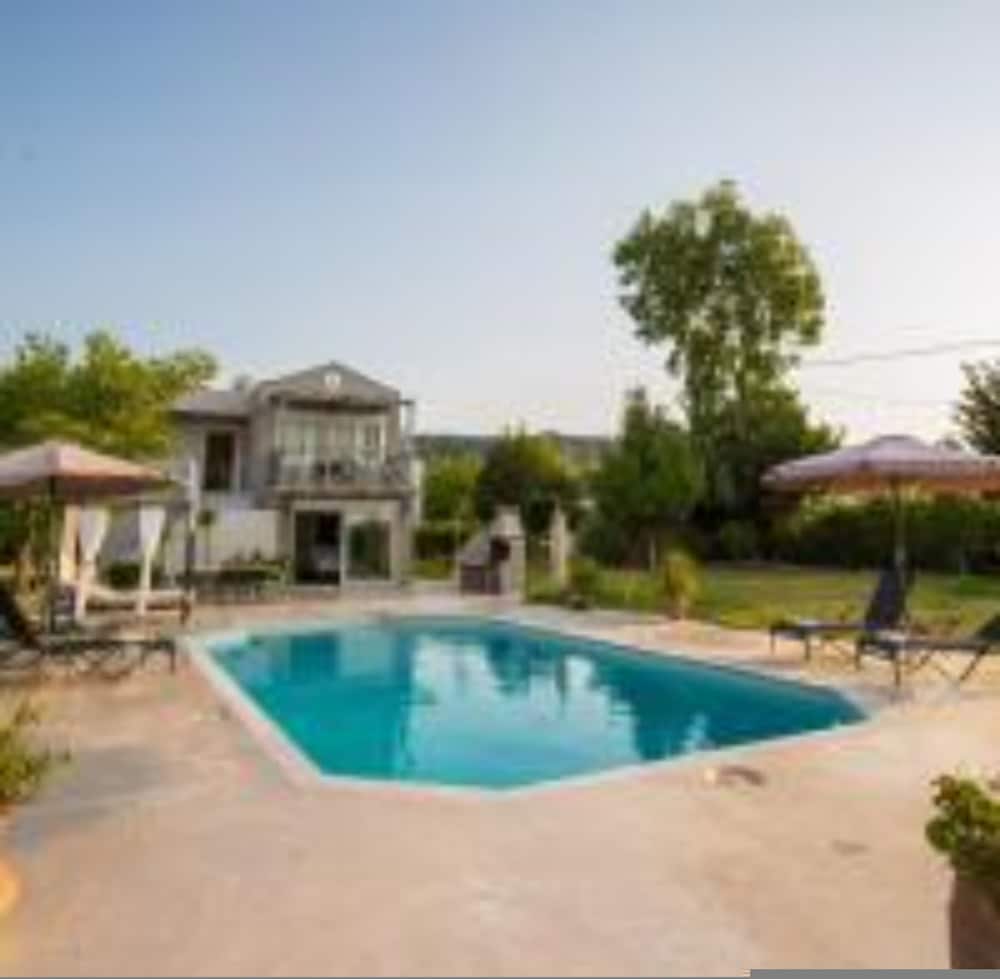 Villa Fivos With Private Pool by Lefkadastay
