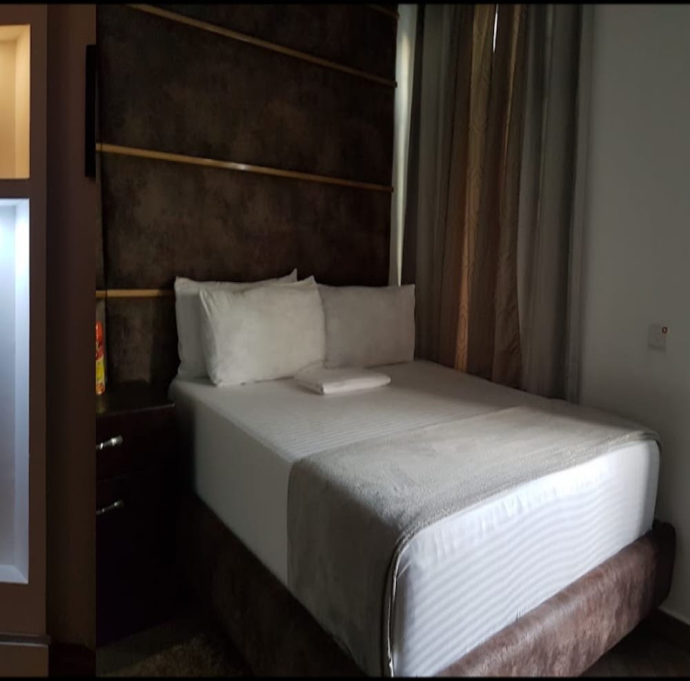 Mkamiti Villa Airport Hotel view 5