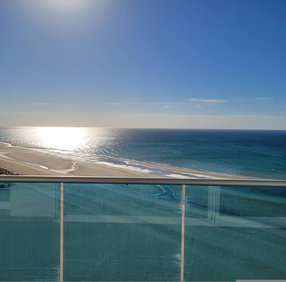 Beachy Condo - 2BR 2B