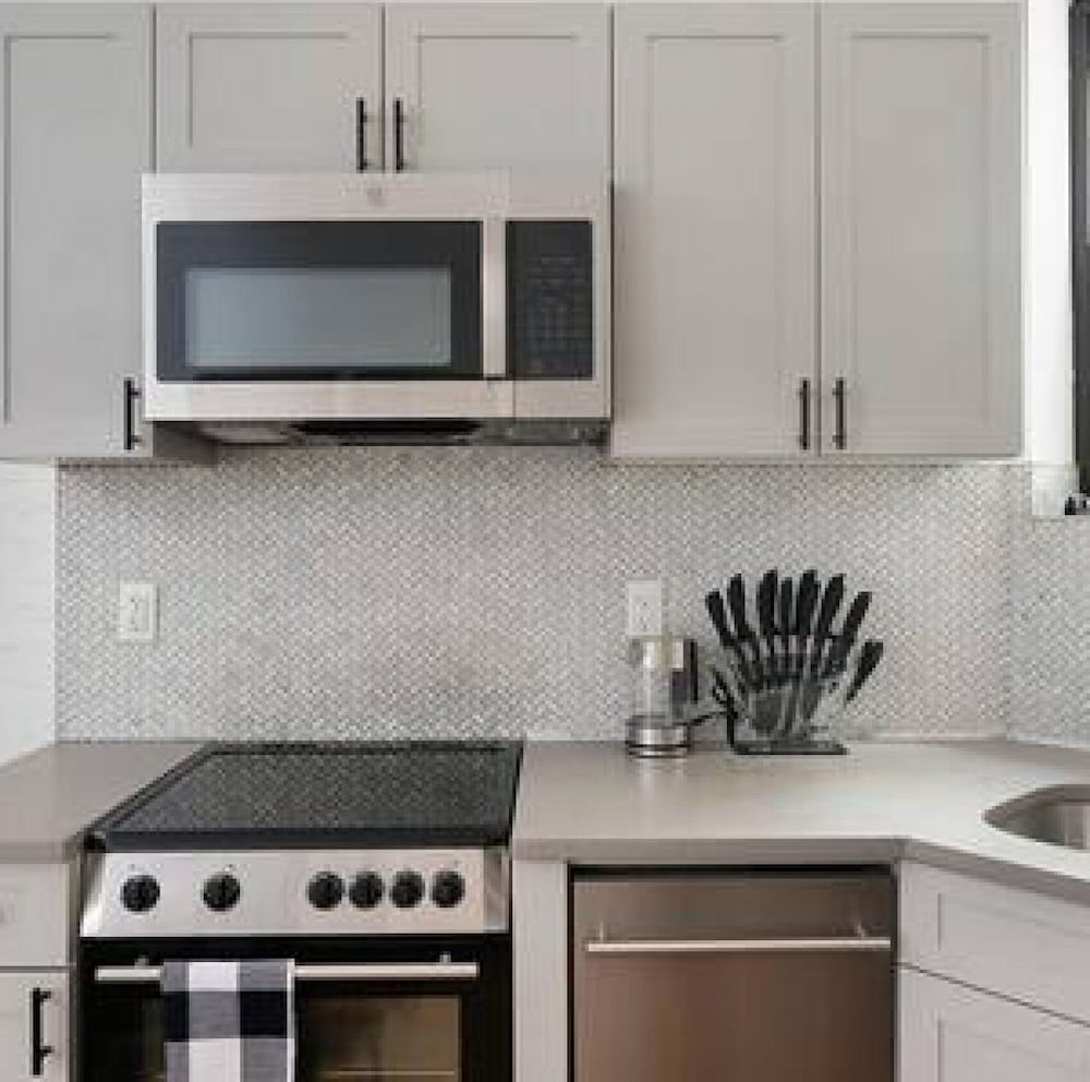1290-6 Newly Renovated 2 Bedrooms in UES