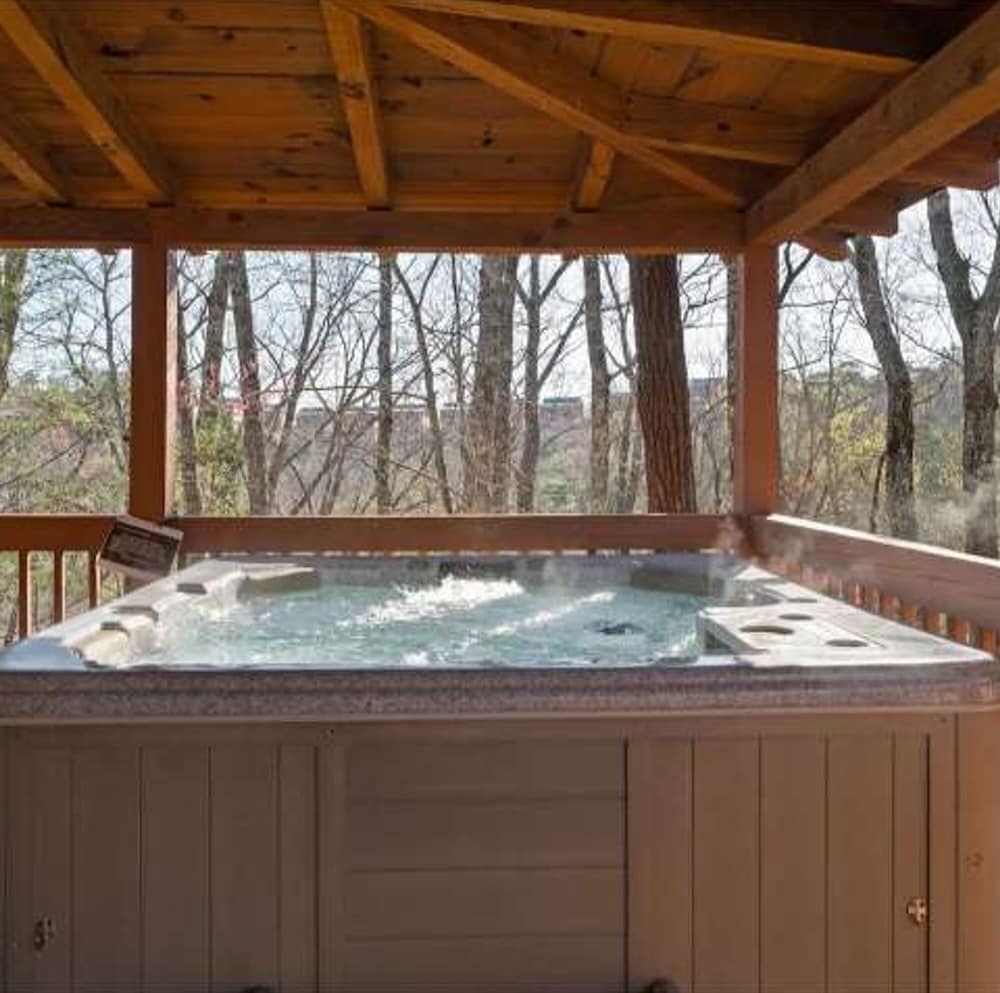 Spectacular Secluded Fire Pit Arcade Jacuzzi view 3