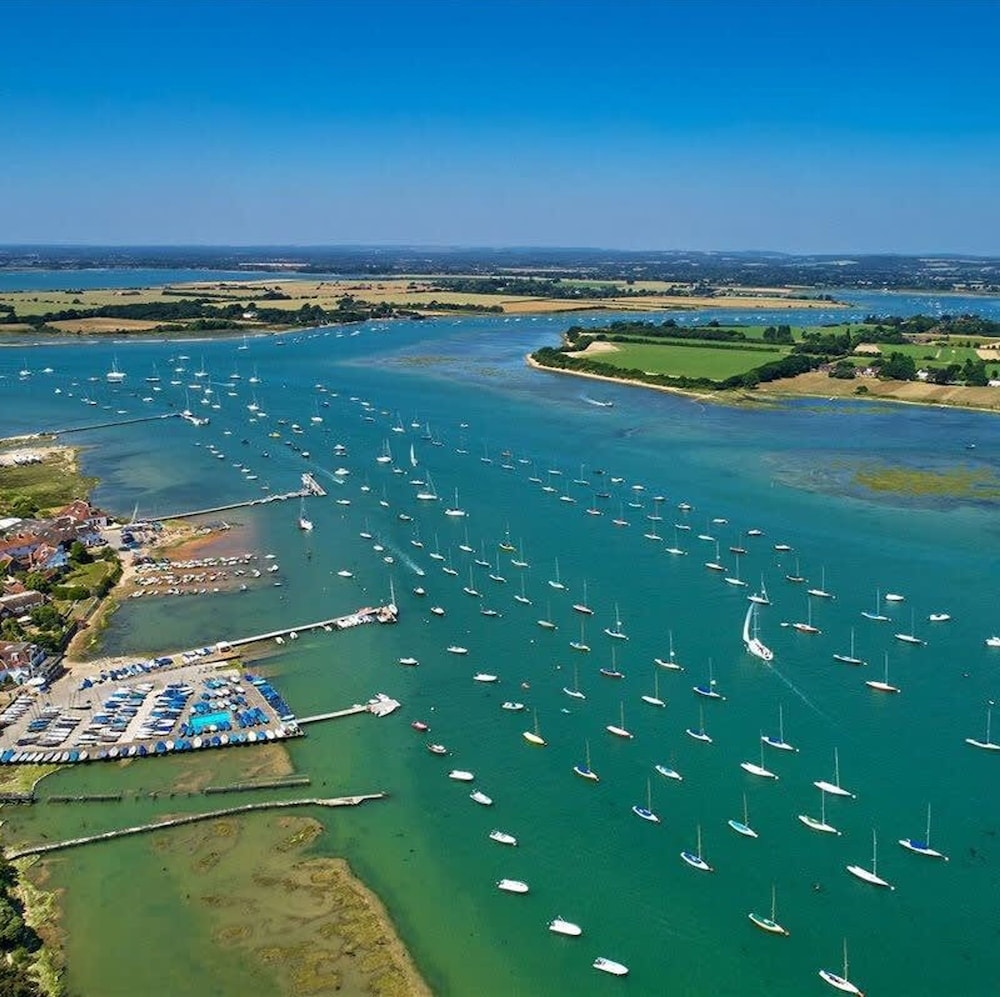 Beautiful Oasis Near Waterfront