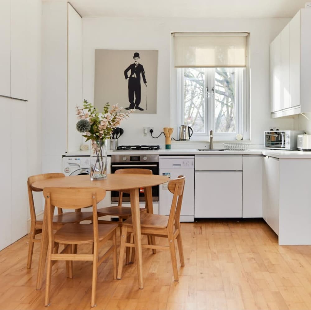The Putney Hideout - Bright 1bdr Flat