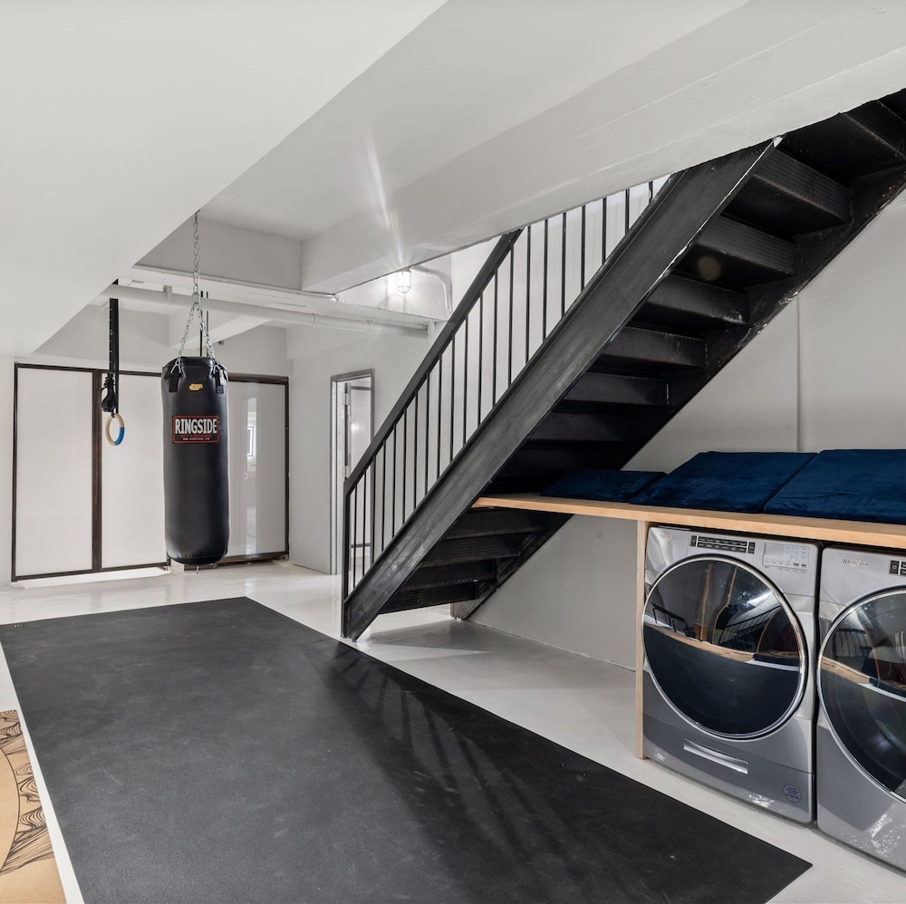 Greenwich Court by Rove Travel 3BR Loft w Sauna