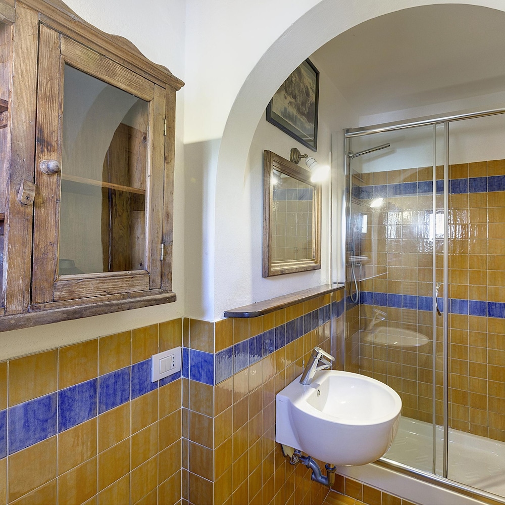 Mezzo 24 in Firenze With 2 Bedrooms and 1 Bathrooms