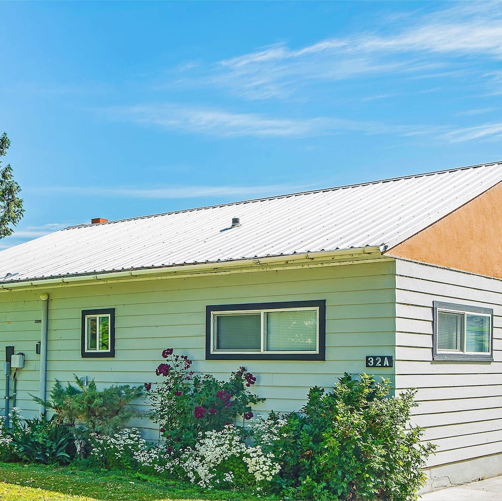 Lake Level Cabin in Oroville