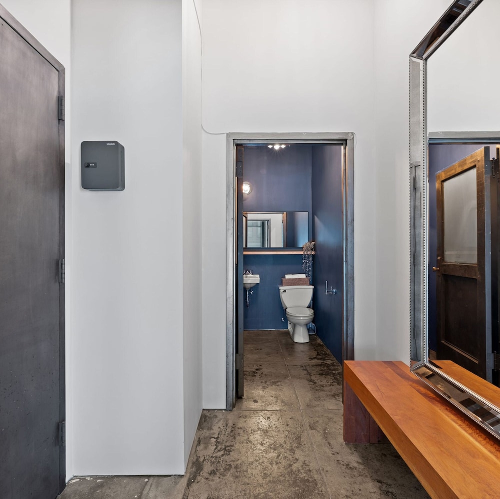 Greenwich Court by Rove Travel 3BR Loft w Sauna