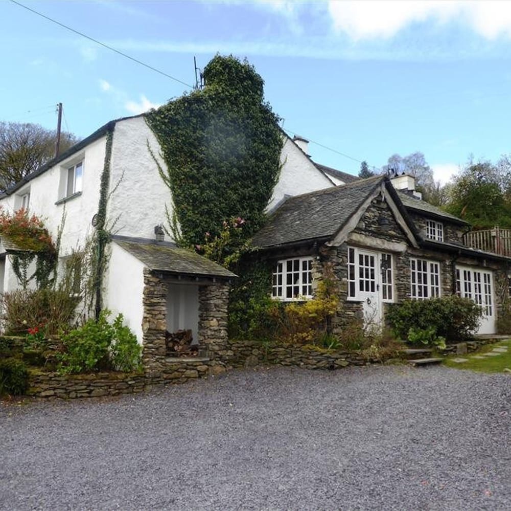 Summerhill Cottage Windermere The Lake District view 2