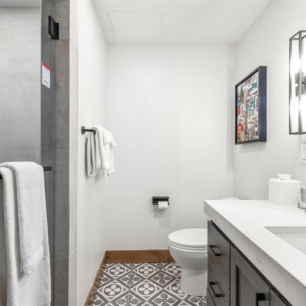 Westgate 4803b Studio view 5