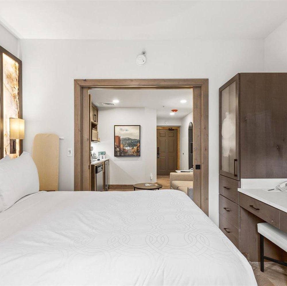 Westgate 4803b Studio view 4