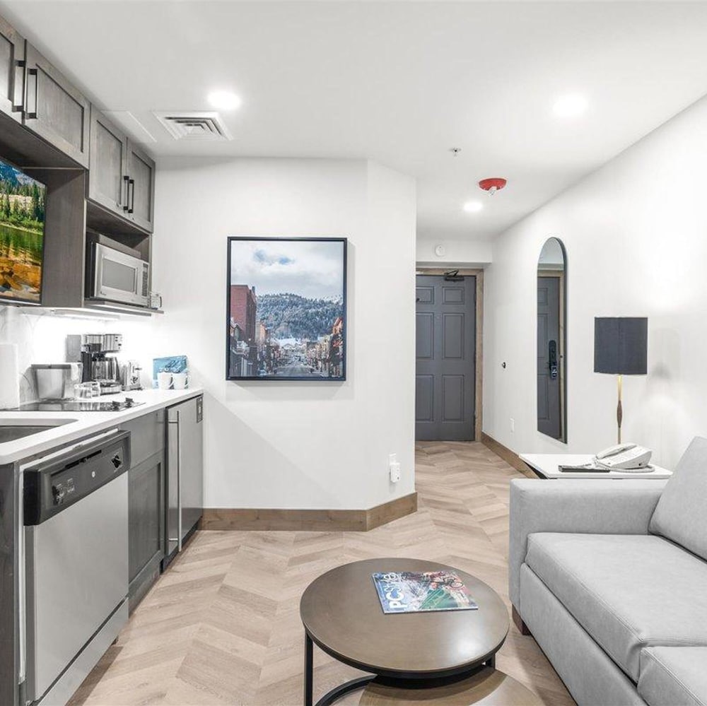 Westgate 4803b Studio view 3