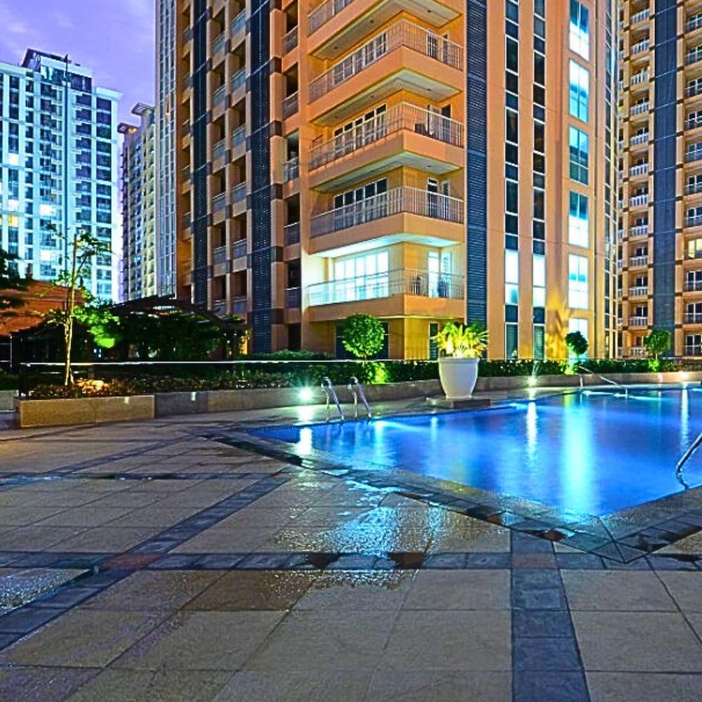 Live Luxury Living at BGC Venice