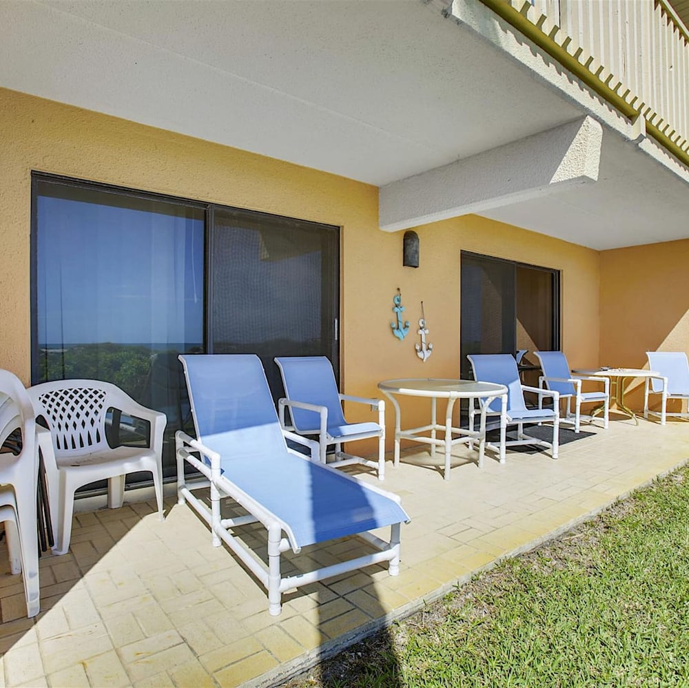 Sea Haven Luxe 2BR Oceanfront Haven view 4