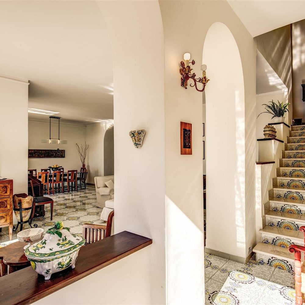 Villa Tre Pizzi Spectacular Water Views and Walking Distance to Beach photo 3