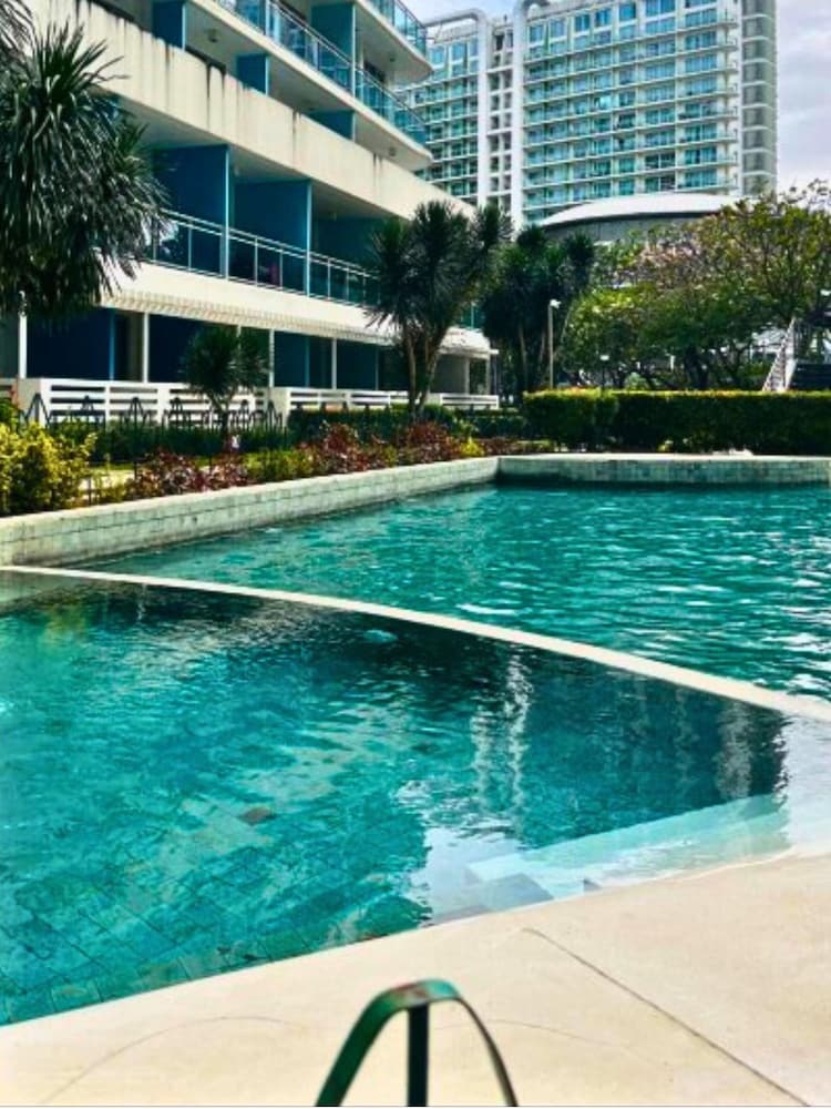 Value Yourself Luxury Beach Near Airport