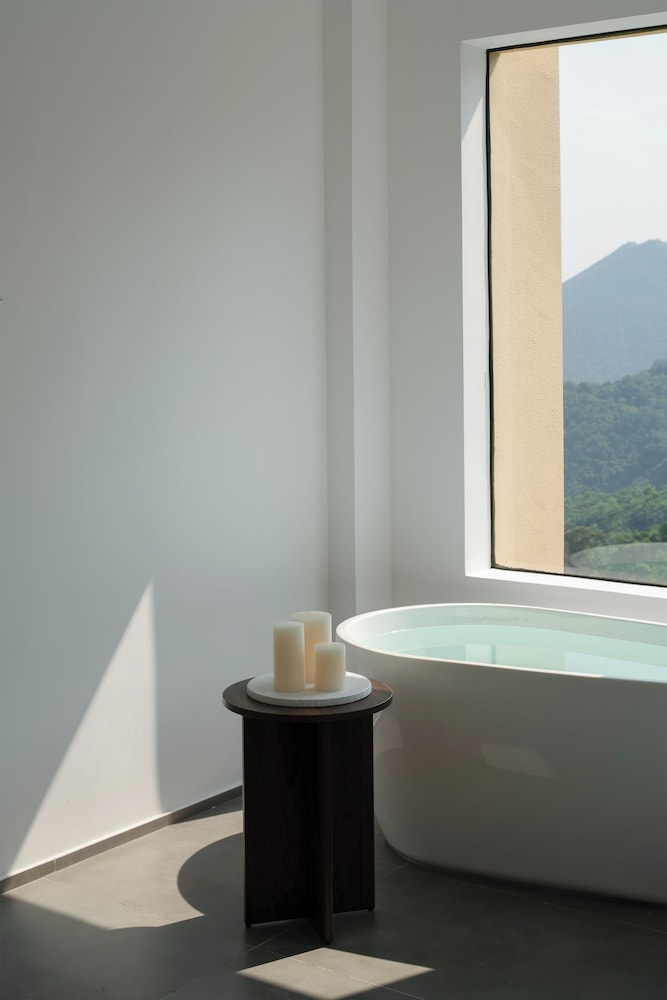Miyue Shenzhen Tianlu Secret Wild Wizard Holiday Hotel