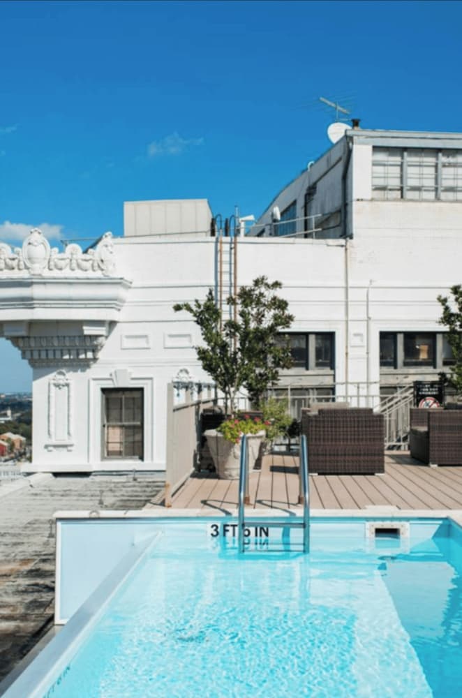 Upscale NOLA Condos - Image 2