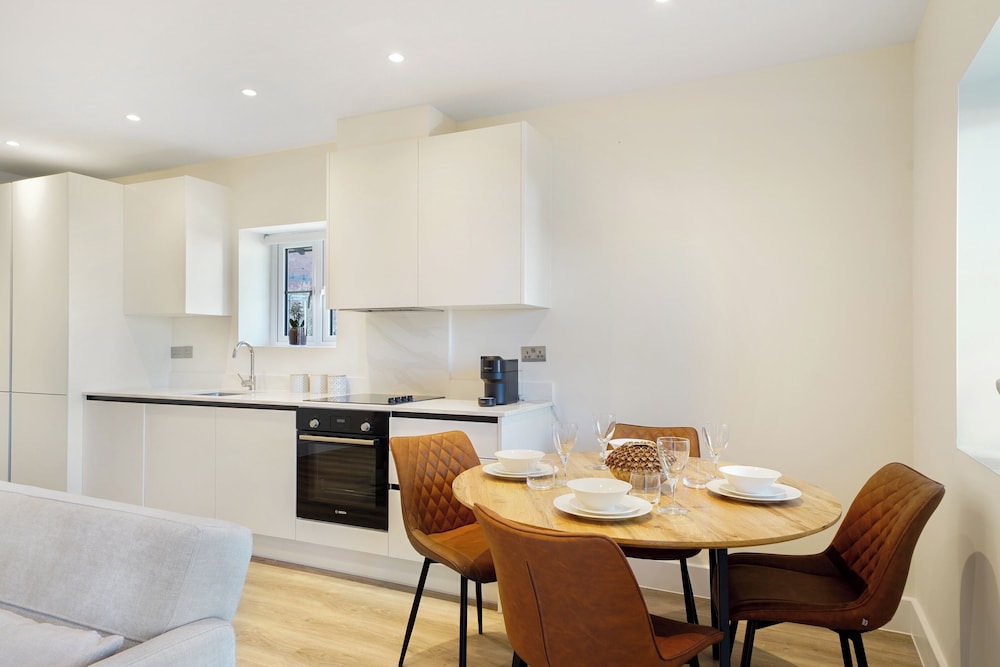 105A Beechwood Grove Flat