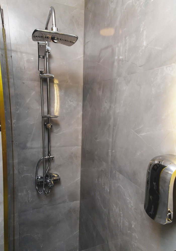 Spacious Beach Hideaway