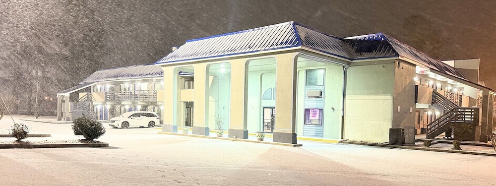Rodeway Inn & Suites Plymouth Hwy 64