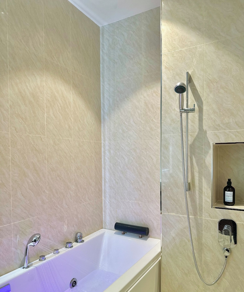 Paragon Suites CIQ By Stayrene
