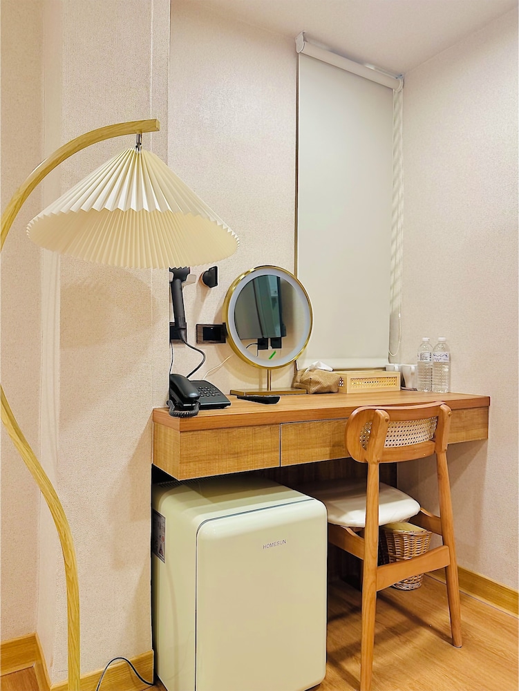 Cat Tail Pocket Inn ximen