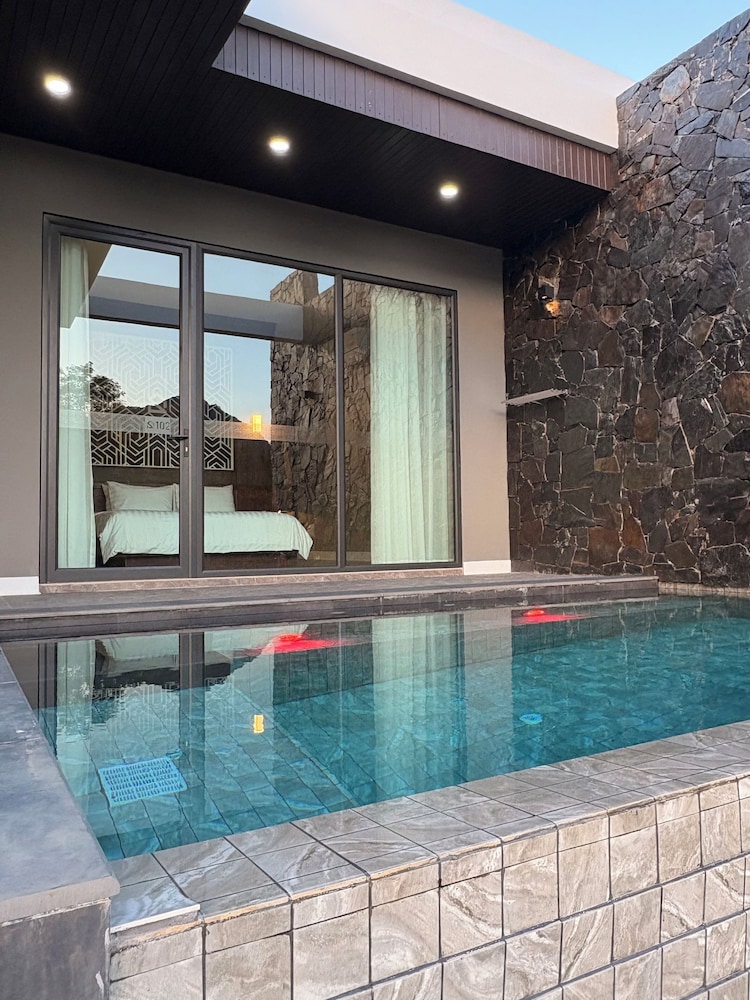 Song View Pool Villa
