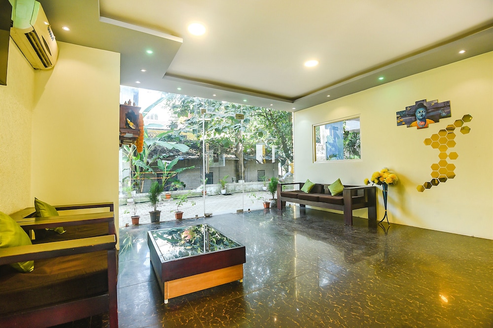 Lobby & Reception