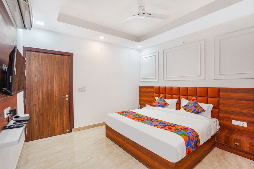 Fabhotel Amayra Inn