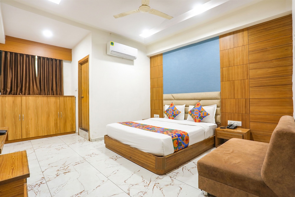 Fabhotel Raj Villa