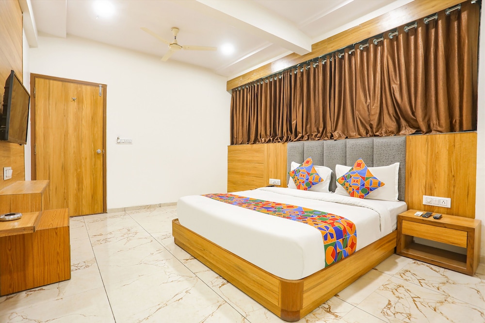 Fabhotel Raj Villa