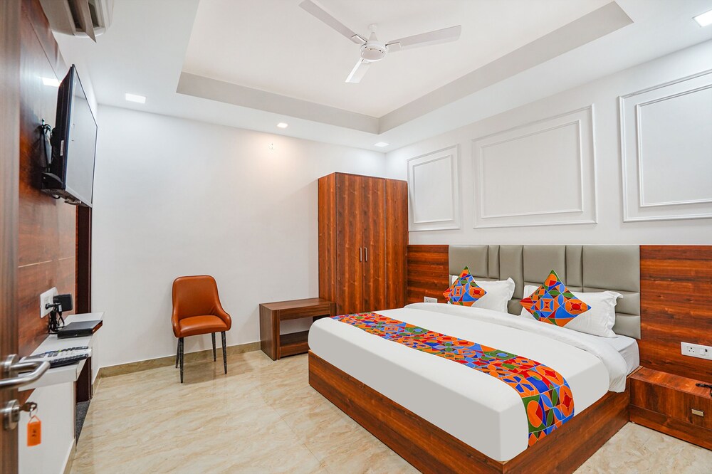 Fabhotel Amayra Inn