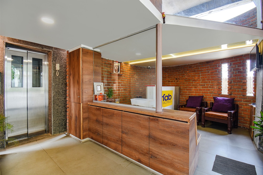 Lobby & Reception