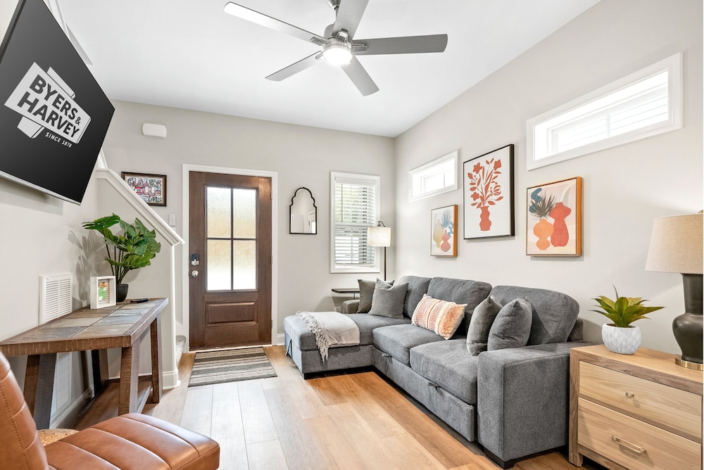 Adam's Downtown Retreat w/ Rooftop Access