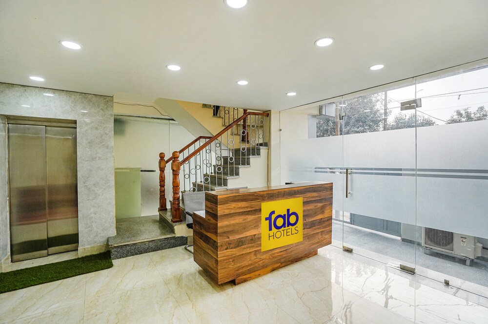 Lobby & Reception