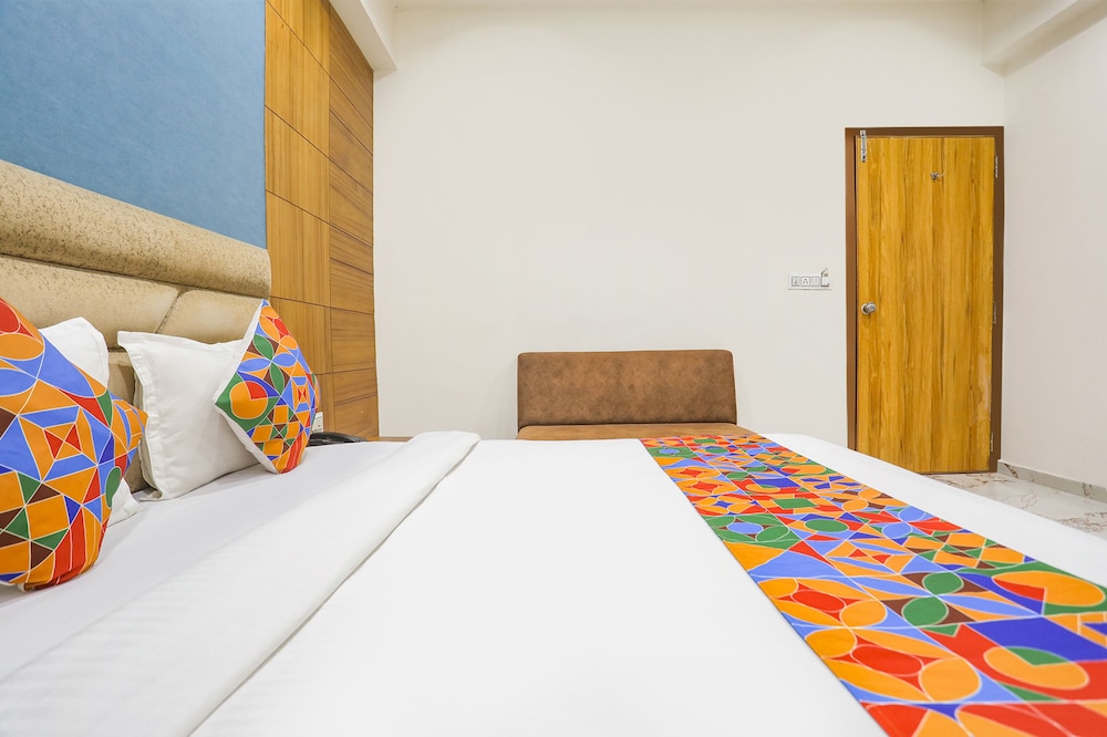 Fabhotel Raj Villa