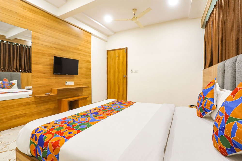 Fabhotel Raj Villa