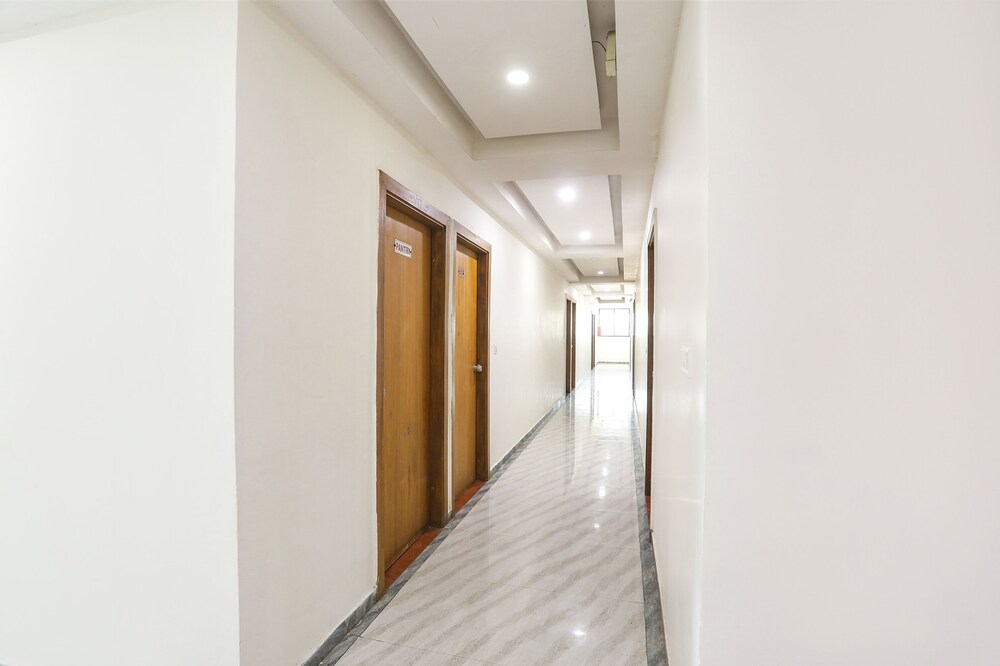 Fabhotel Raj Villa