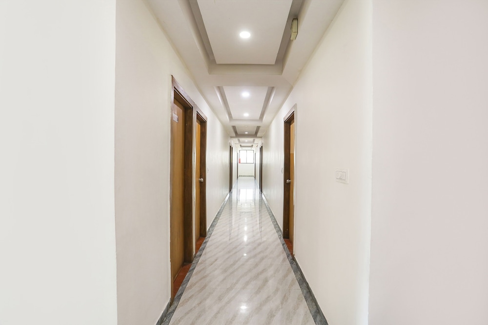 Fabhotel Raj Villa