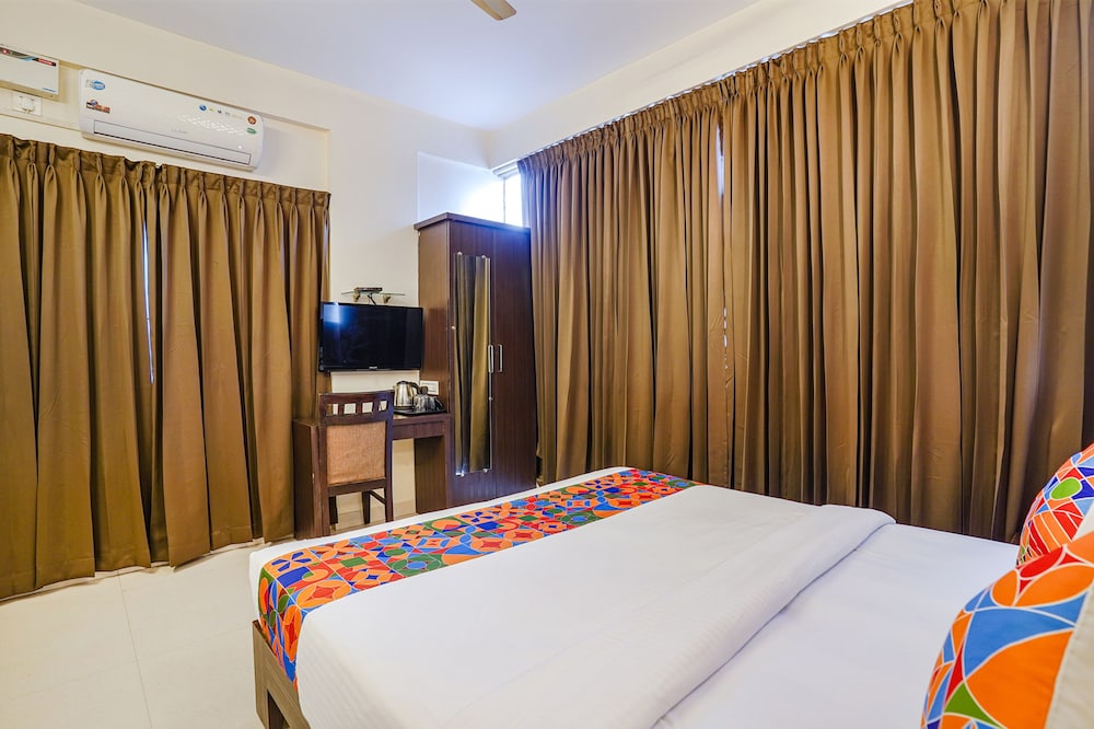 Fabhotel Willow Tree