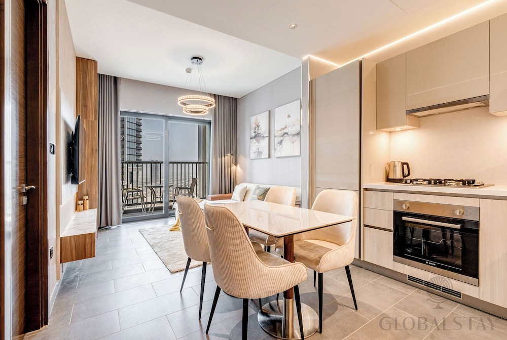 GLOBALSTAY. The Crest Tower C Apartments
