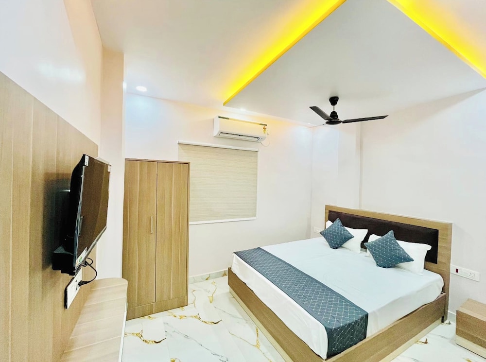 Hotel Pvs Grand Varanasi