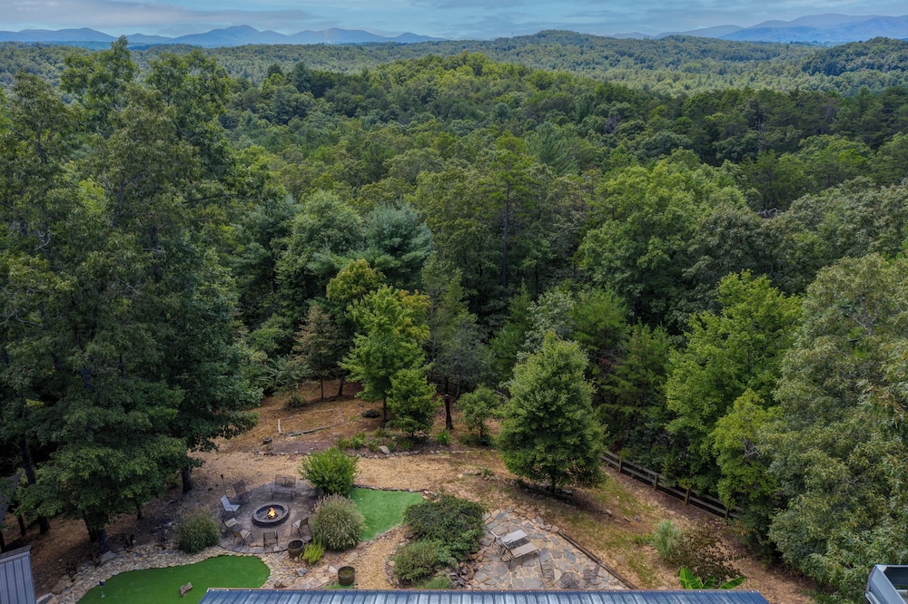 Mountain Haven in the Woods