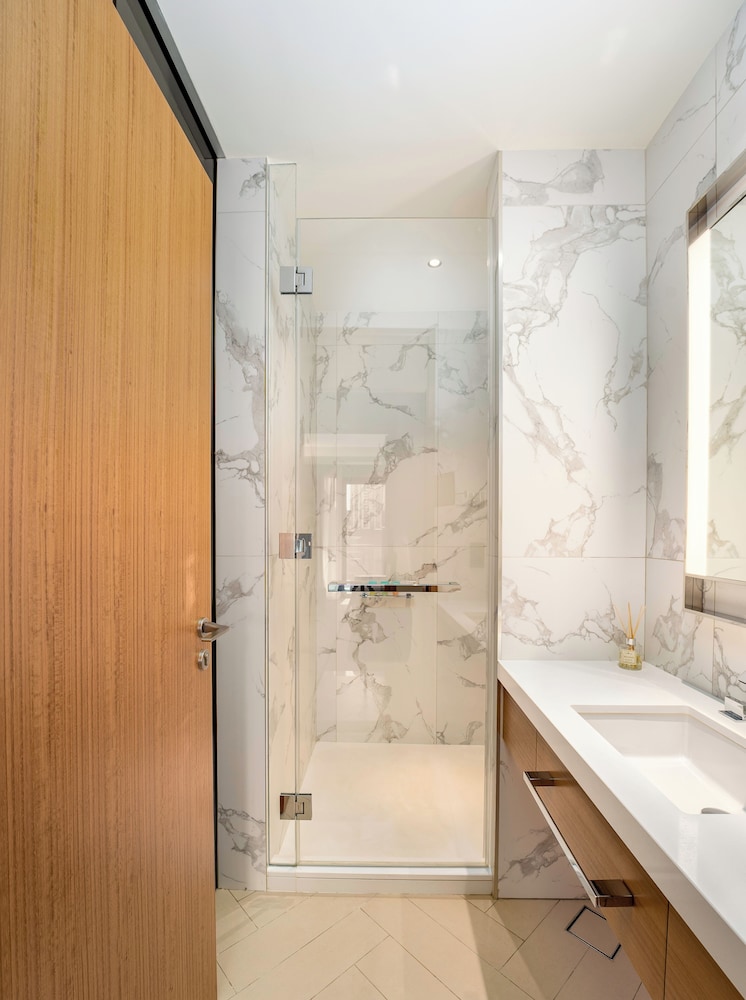Posh 2 BR in Address Opera Mall Access