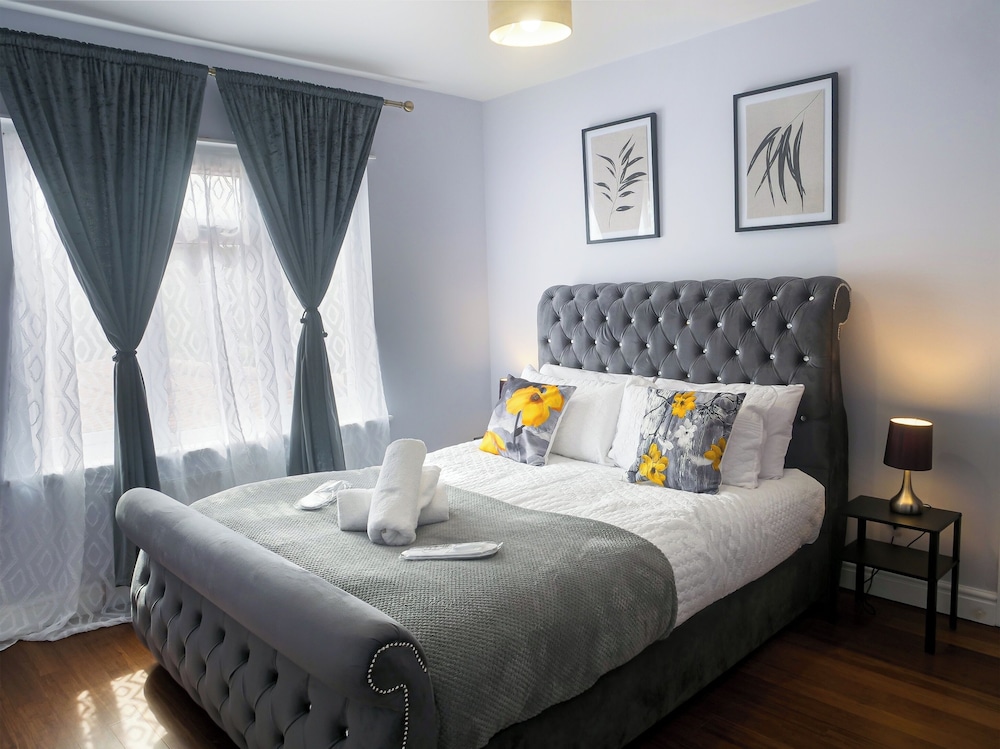 Spacious 6 Bedroom House in Bexleyheath