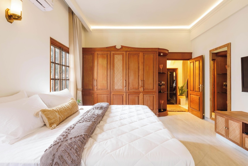 Westend Apartment by Redolive Racecourse Rd 3bhk