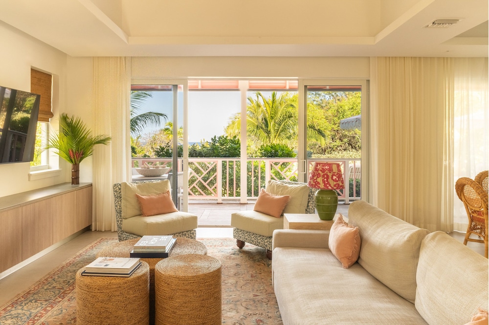 Private Pool Villa at Coral Sands Steps to Pink Sand Beach & Resort Amenities