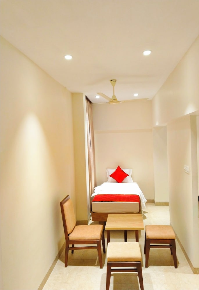 The Paradise Hotel - Luxury Stay