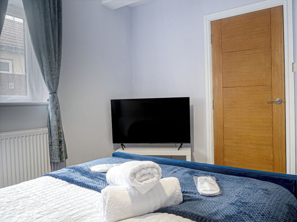 Spacious 6 Bedroom House in Bexleyheath