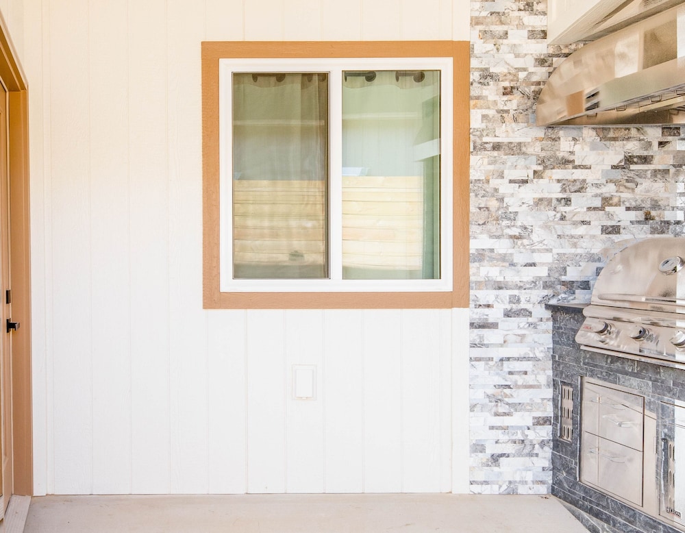 Brand New Cool Comfy Lawrence Retreat 3 Bedroom Duplex